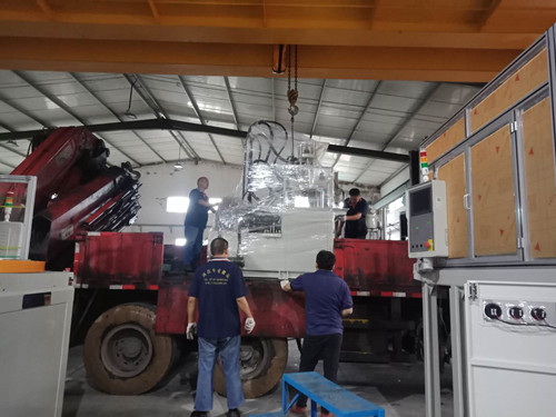 全自動(dòng)立式注塑機(jī)