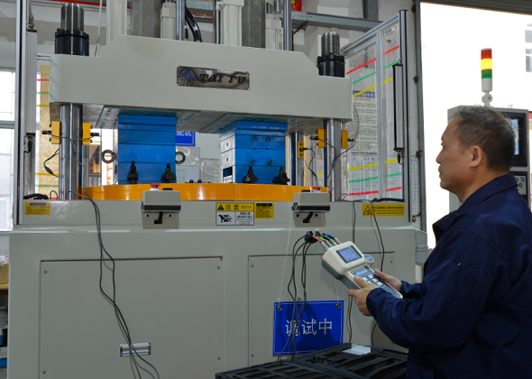 立式注塑機(jī)