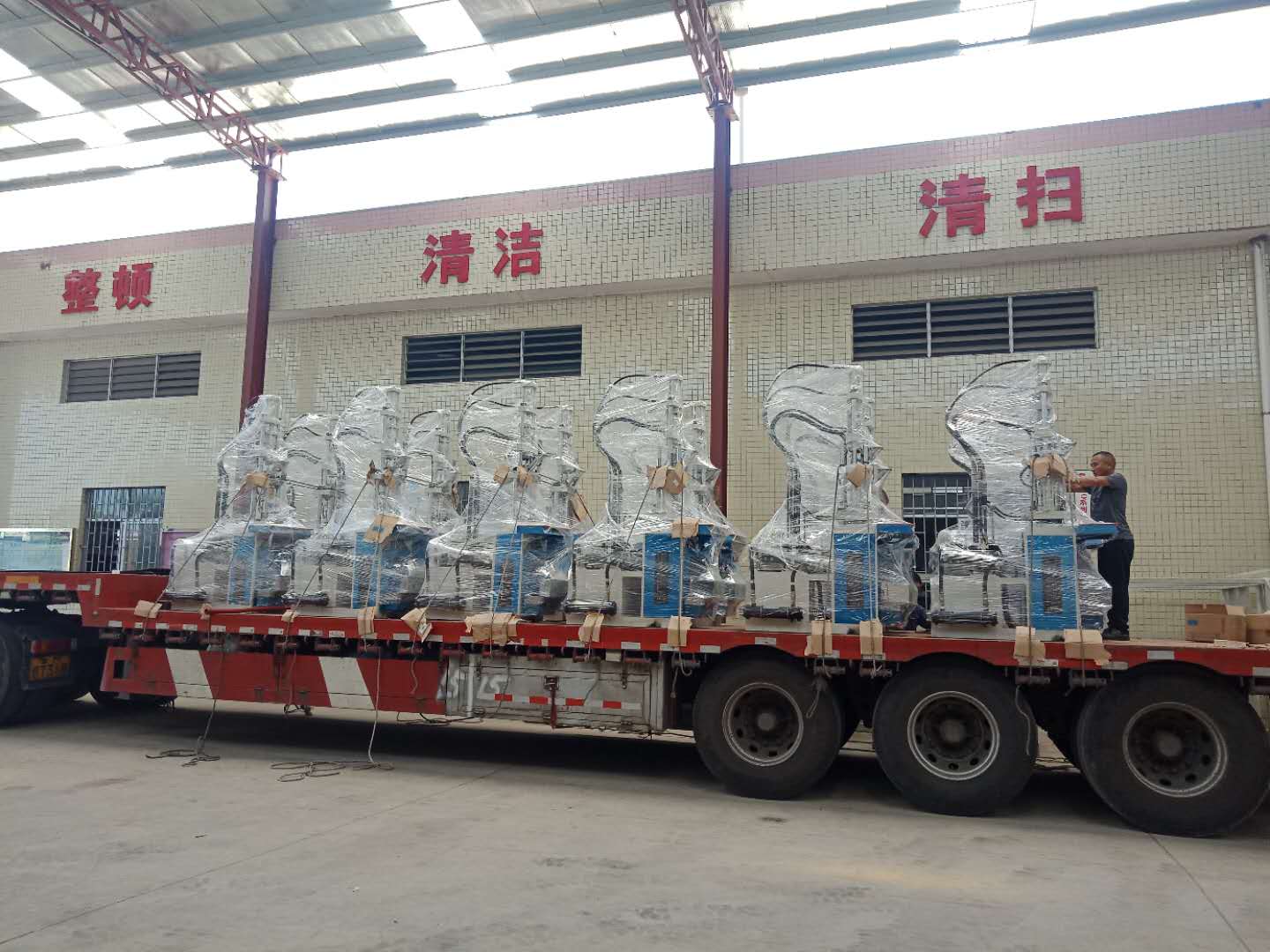 立式注塑機(jī)生產(chǎn)廠家 立式注塑機(jī)生產(chǎn)廠家