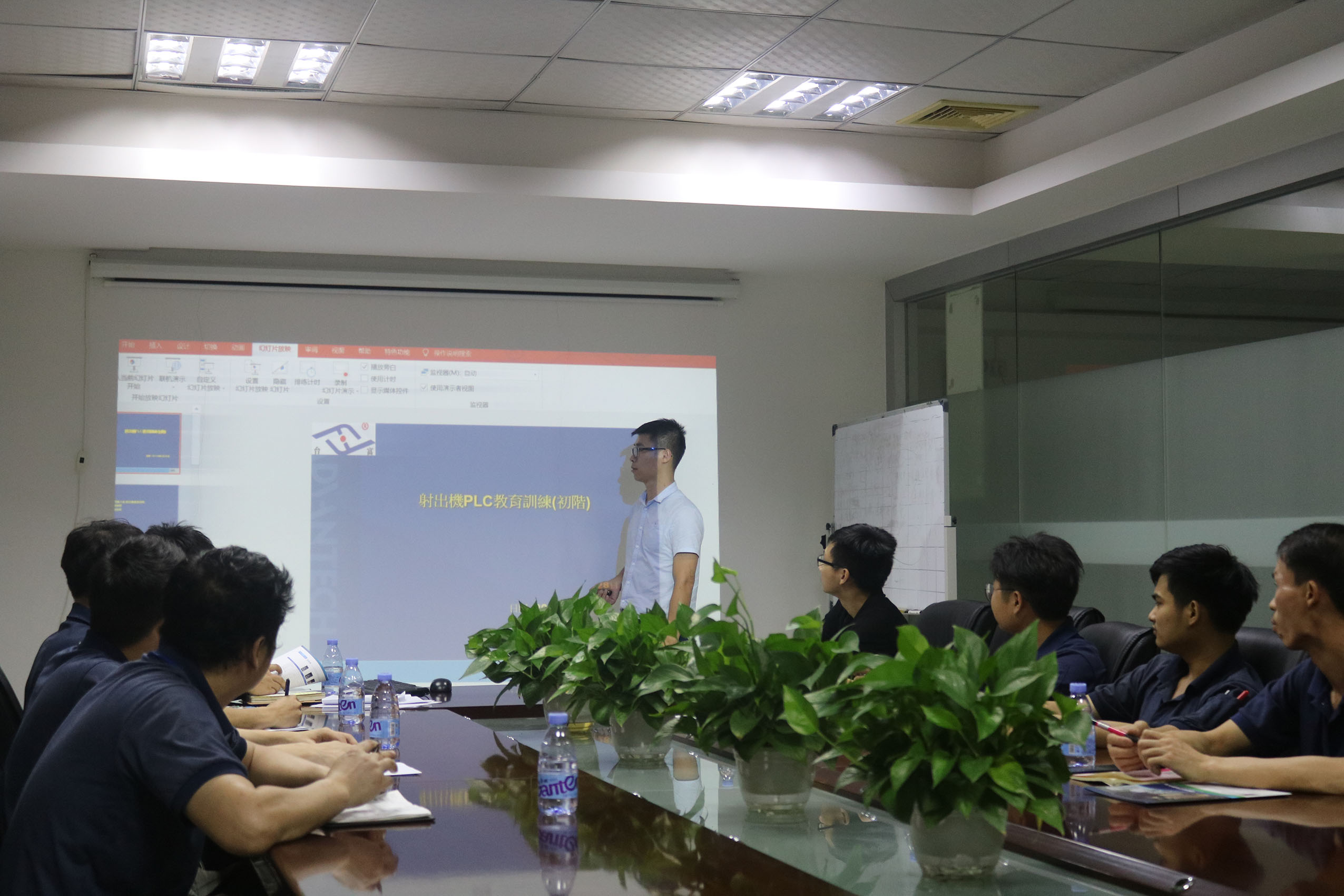 立式注塑機(jī)生產(chǎn)廠家