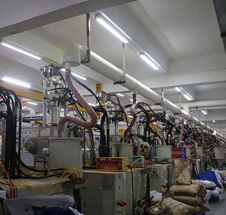 立式成型注塑機(jī) 立式成型注塑機(jī)