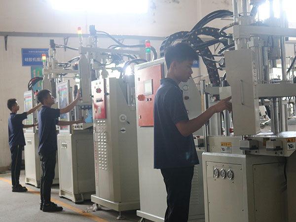 立式成型注塑機(jī)